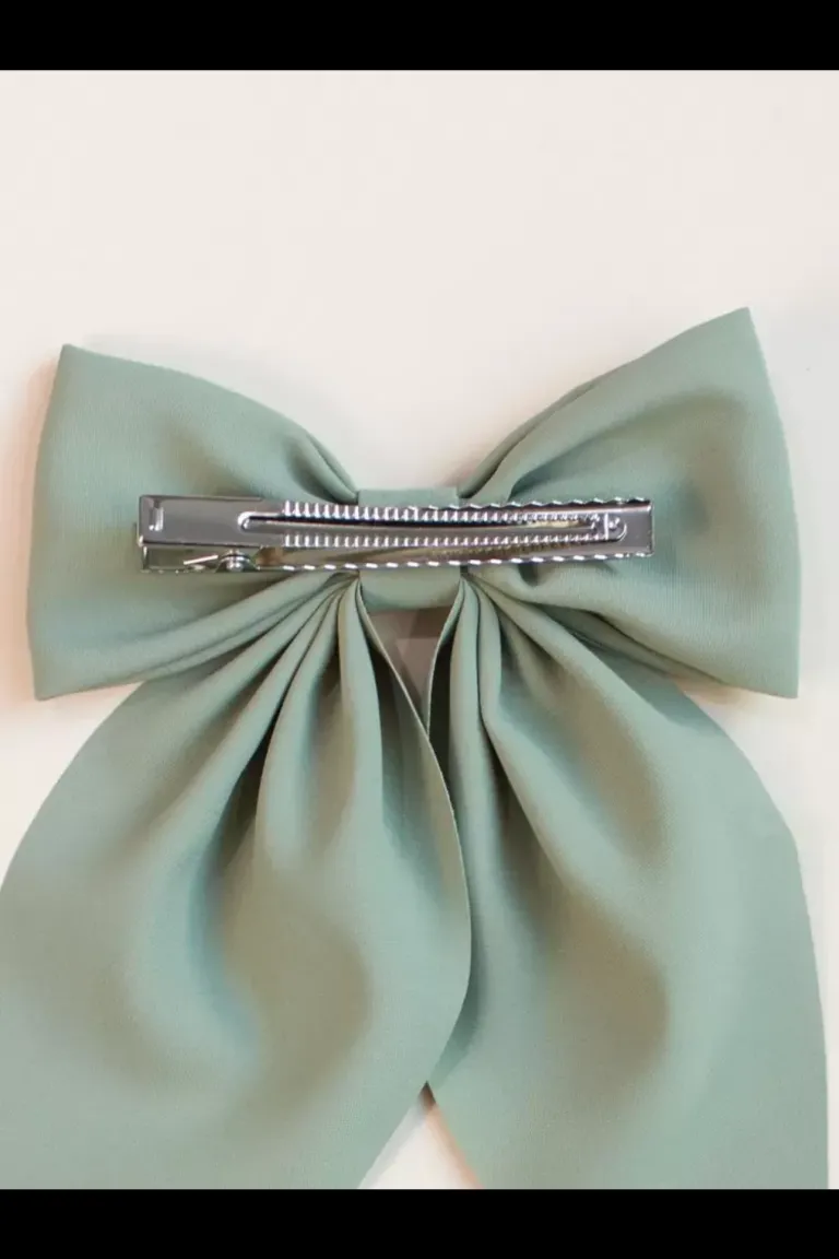 Green bow
