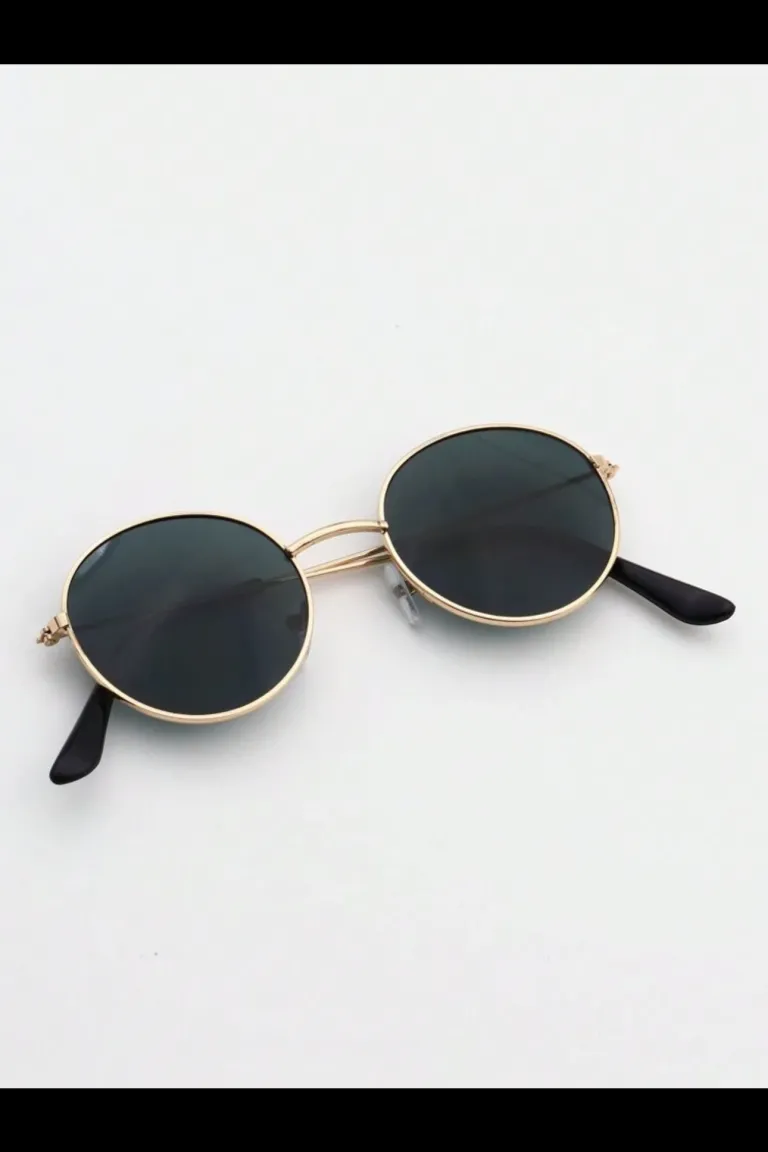 Black sunglasses