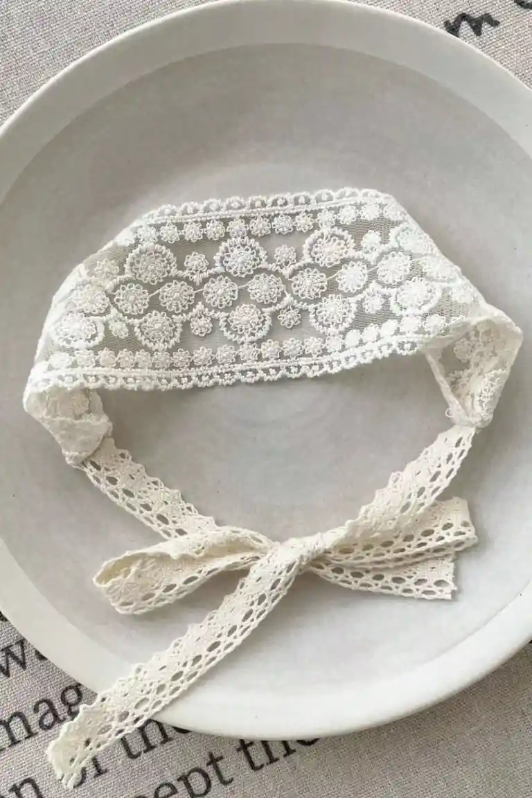 Lace head accessory
